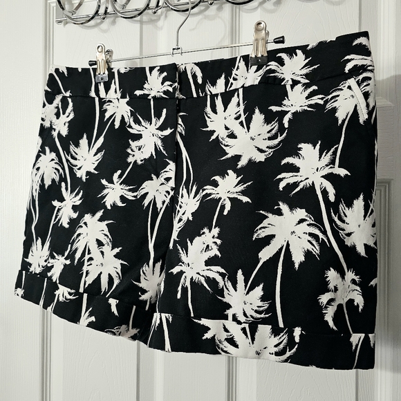 Apt. 9 Black and White Palm Tree Print Shorts - Size 16 - Picture 3 of 13